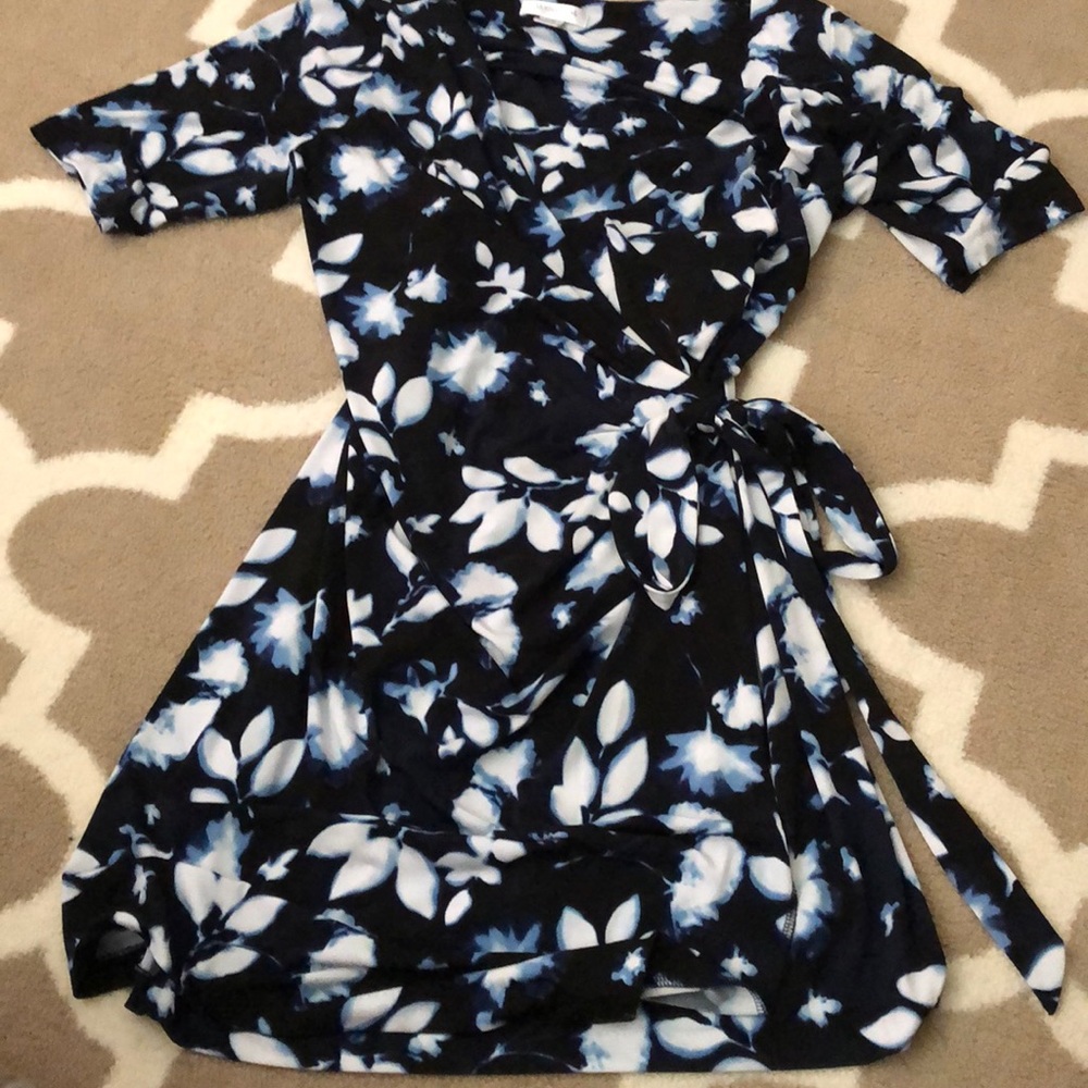 NWOT Motherhood Maternity floral wrap dress